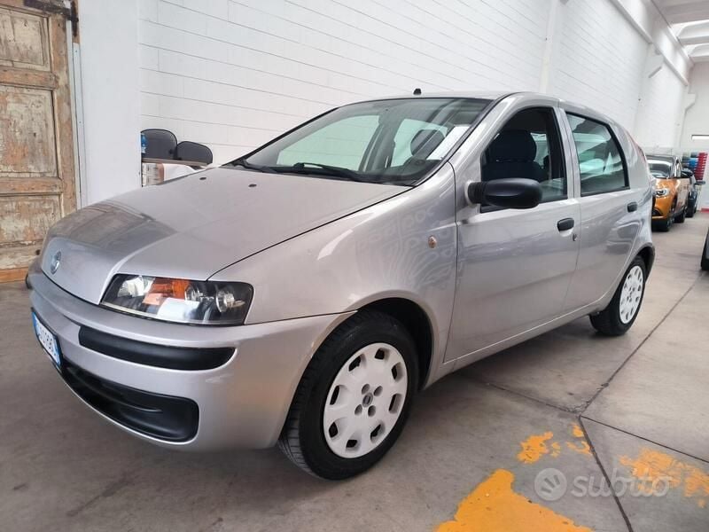 Usata Fiat Punto 80 CV (58 kW) 2003 Argento Utilitaria