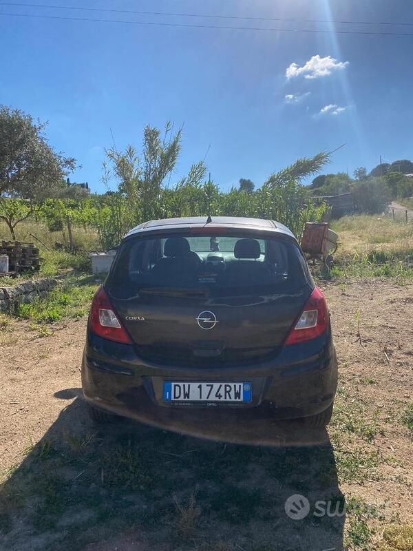 Nero Usata 2009 Opel Corsa Due volumi | 500 € (Super prezzo) - Immagine 1/4