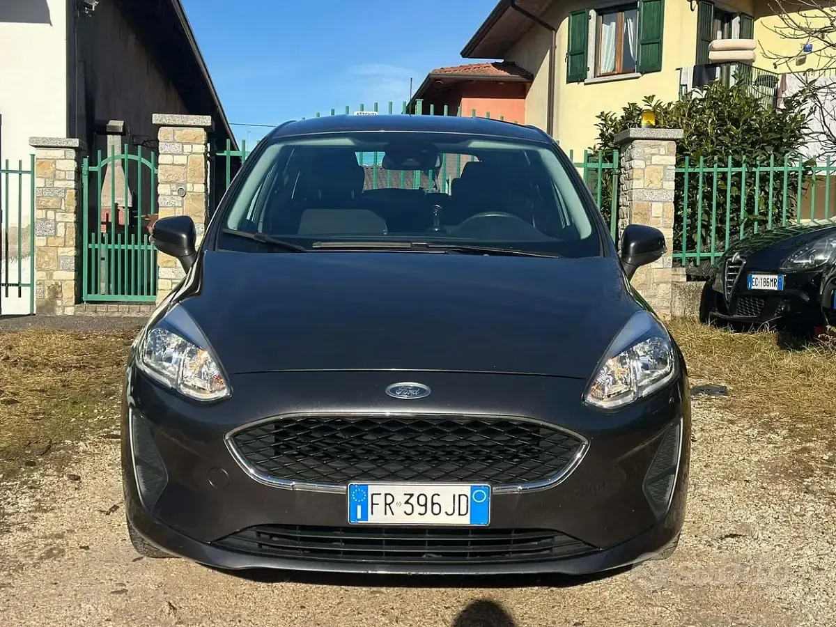 Usata Ford Fiesta 86 CV (63 kW) 2018 Grigio Utilitaria
