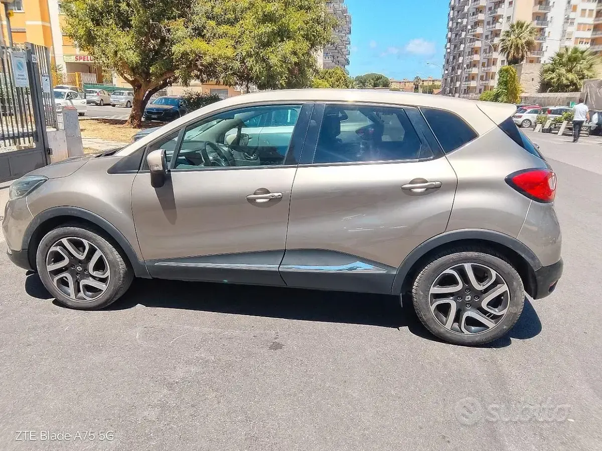 Usata Renault Captur 90 CV (66 kW) 2015 Grigio SUV