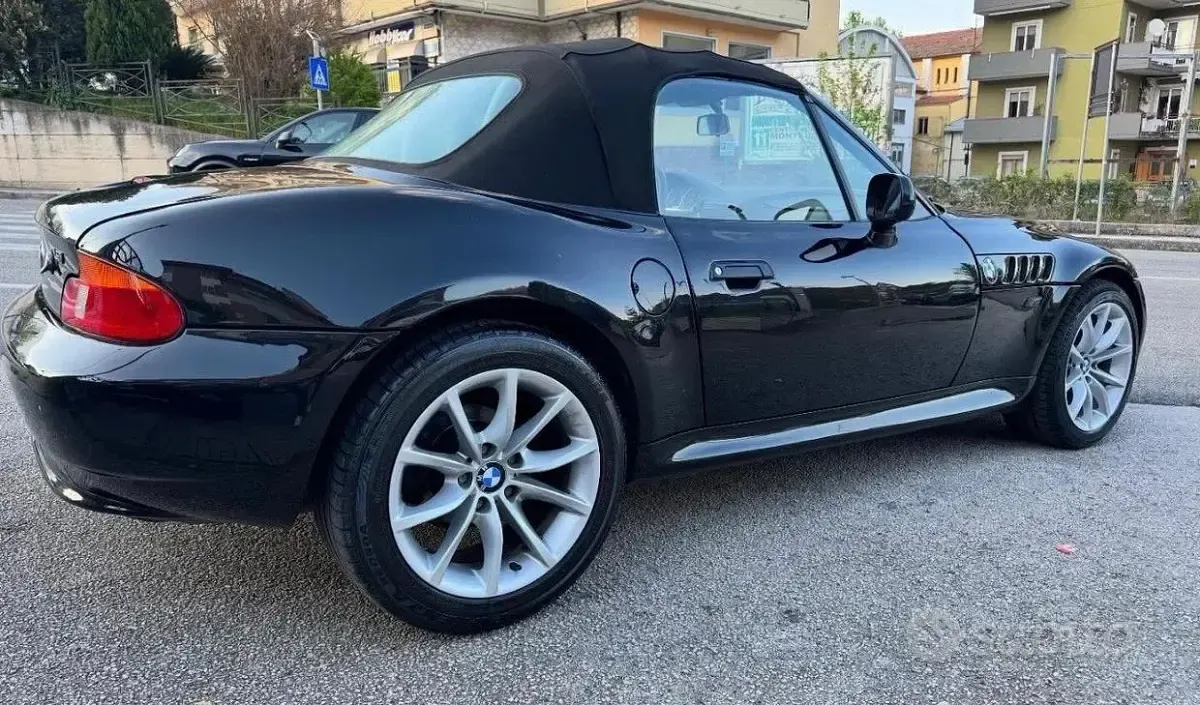 Usata BMW Z3 Efficient Dynamics 118 CV (86 kW) 2001 Nero Cabrio