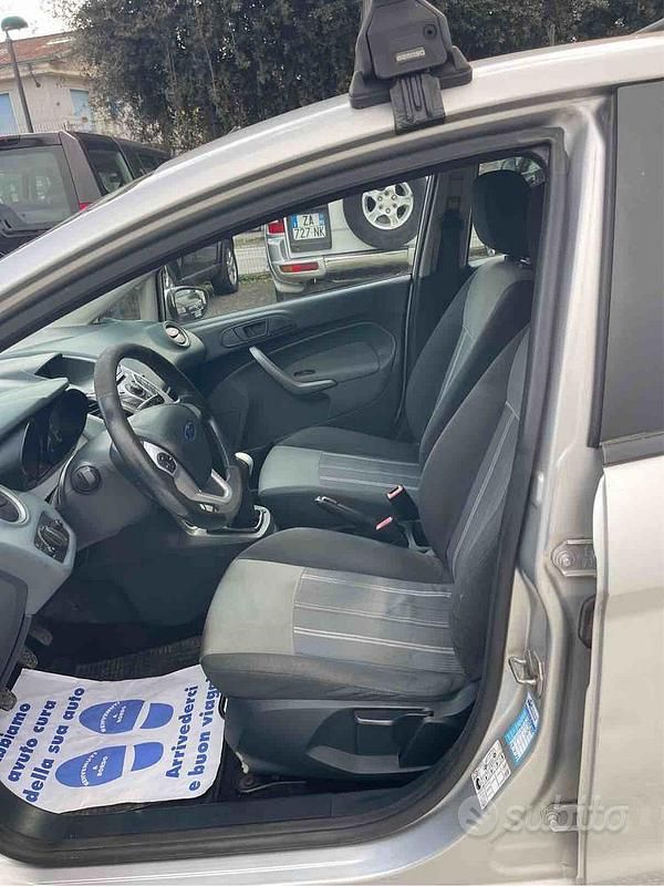Usata Ford Fiesta 92 CV (67 kW) 2010 Grigio Utilitaria