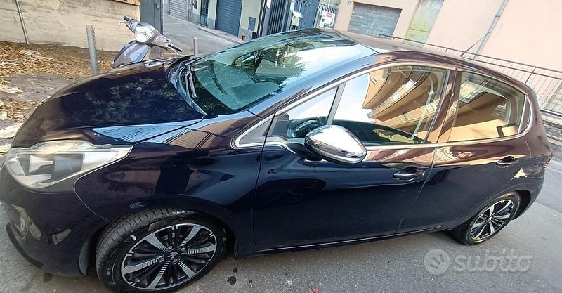 Usata Peugeot 208 100 CV (73 kW) 2016 Blu Utilitaria
