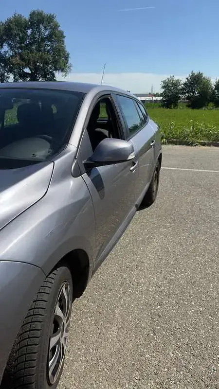Usata Renault Mégane GrandTour 90 CV (66 kW) 2010 Grigio Station wagon