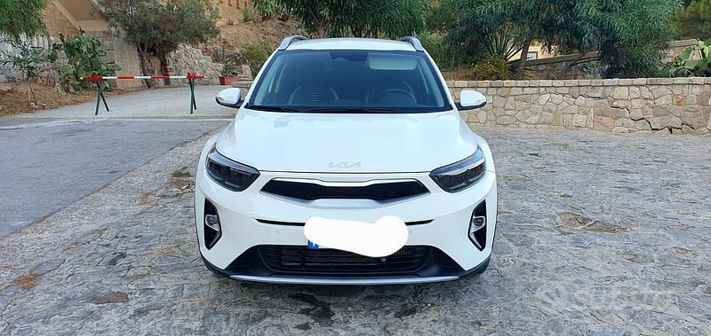 Usata Kia Stonic 100 CV (73 kW) 2024 Bianco SUV