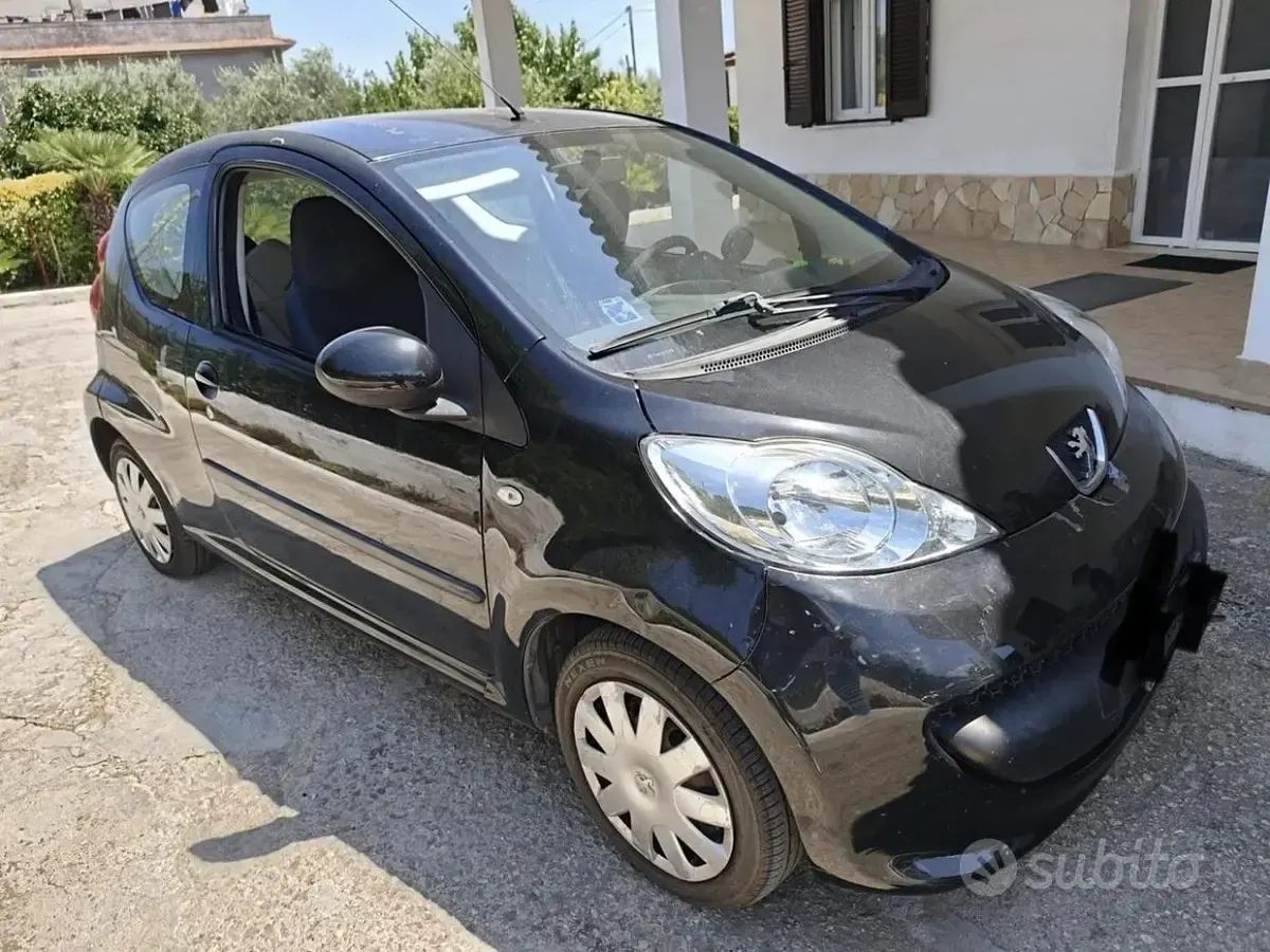 Usata Peugeot 107 68 CV (50 kW) 2005 Nero Utilitaria