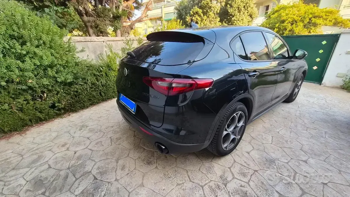 Usata Alfa Romeo Stelvio Sprint 190 CV (139 kW) 2020 Nero SUV