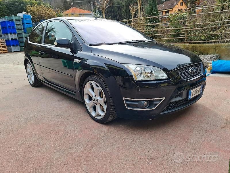 Usata Ford Focus ST 2006 Nero Utilitaria