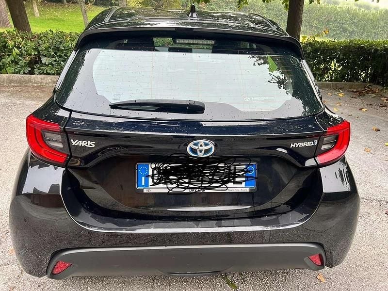 Usata Toyota Yaris Hybrid Trend 92 CV (67 kW) 2022 Nero Berlina