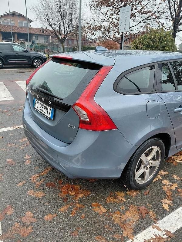 Usata Volvo V60 150 CV (110 kW) 2016 Blu Station wagon