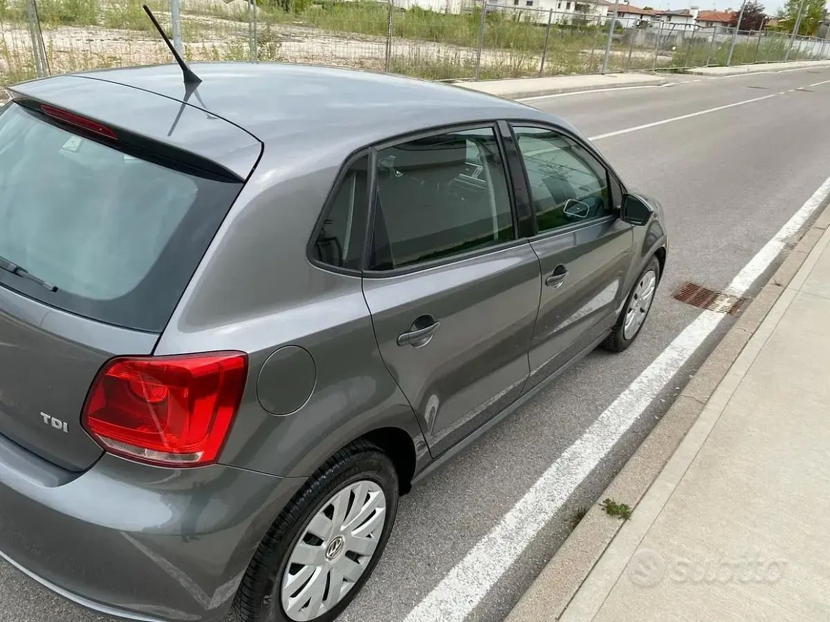 Usata VW Polo Highline 90 CV (66 kW) 2010 Grigio Utilitaria