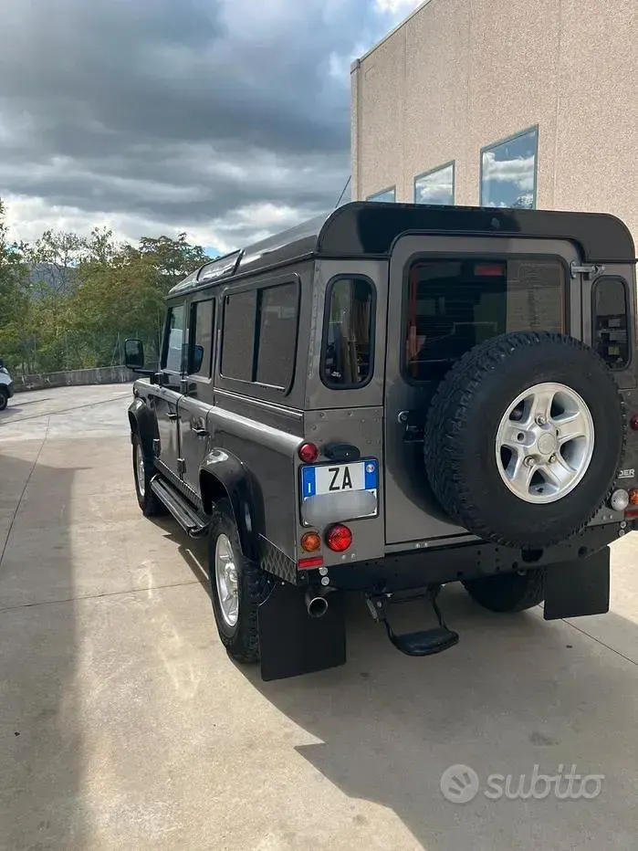 Usata Land Rover Defender 68 CV (50 kW) 2013 Grigio SUV