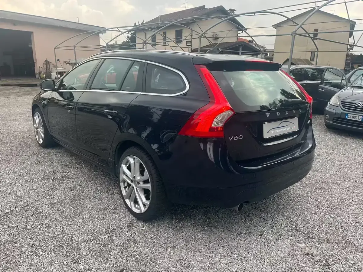 Usata Volvo V60 Ocean Race 120 CV (88 kW) 2016 Blu Station wagon