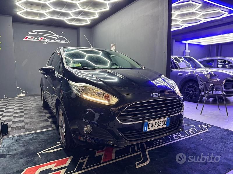 Usata Ford Fiesta 75 CV (55 kW) 2014 Nero Utilitaria