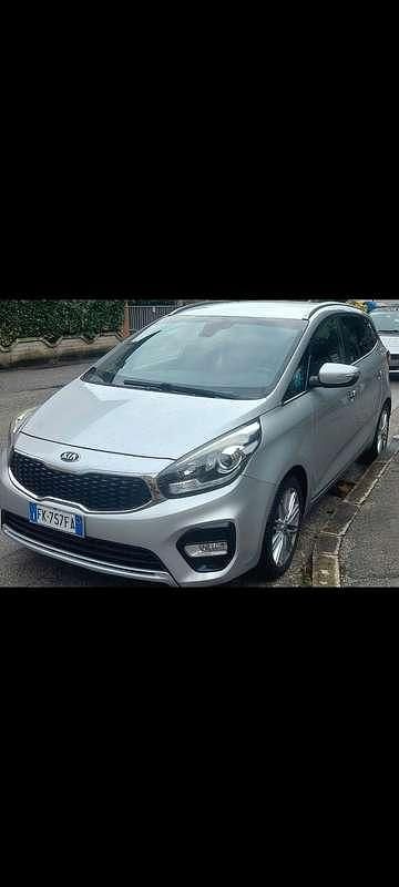 Grigio Usata 2017 Kia Carens Monovolume | 8000 € (Buon prezzo) - Immagine 1/4