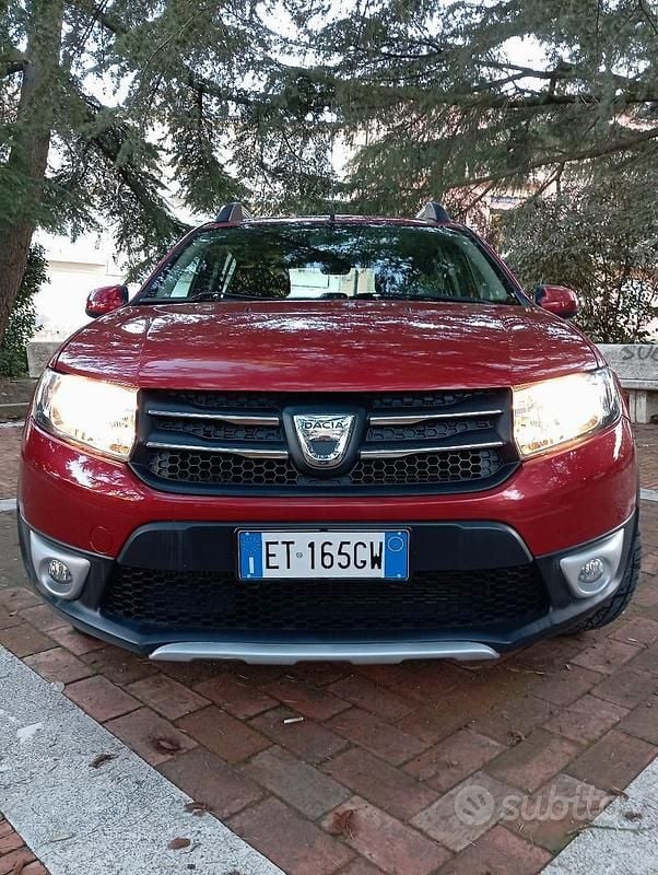Usata Dacia Sandero 75 CV (55 kW) 2014 Rosso SUV