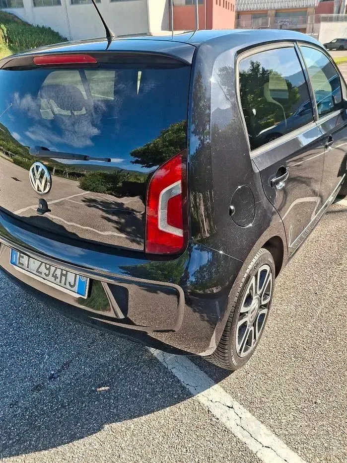 Usata VW up! 75 CV (55 kW) 2015 Nero Utilitaria
