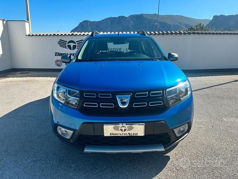 Usata Dacia Sandero Stepway 90 CV (66 kW) 2017 Blu Berlina