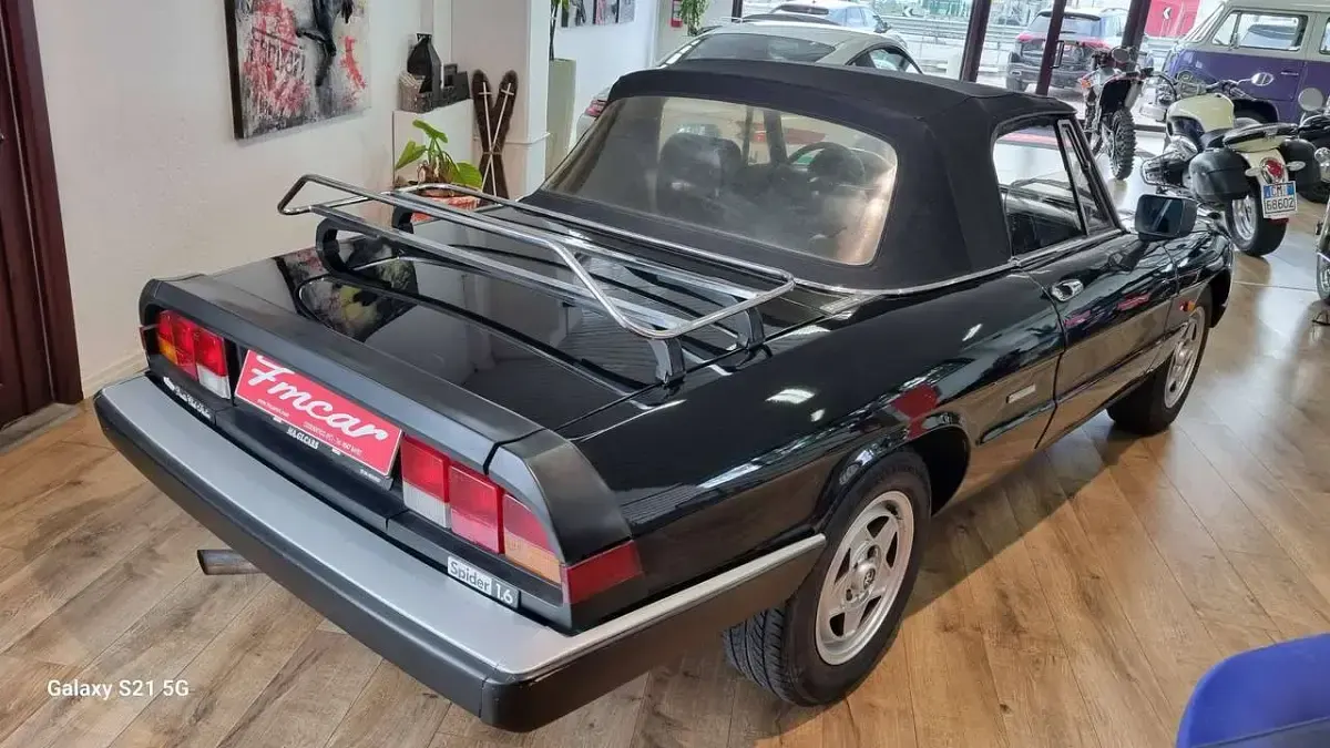Usata Alfa Romeo Spider 101 CV (74 kW) 1986 Nero Cabrio