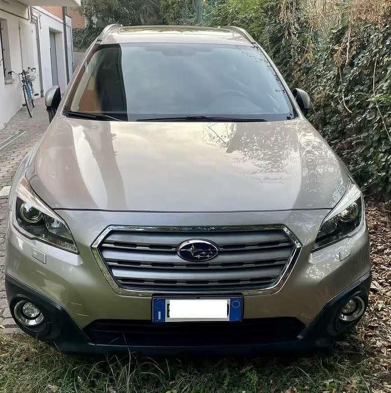 Oro Usata 2015 Subaru Outback Trend SUV | 10.500 € (Buon prezzo) - Immagine 1/4