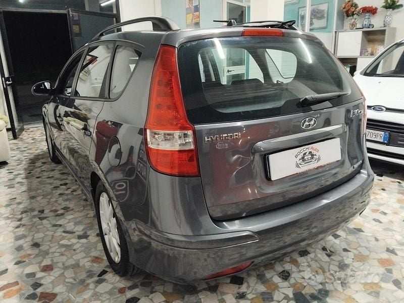 Usata Hyundai i30 Comfort 115 CV (84 kW) 2011 Grigio Station wagon