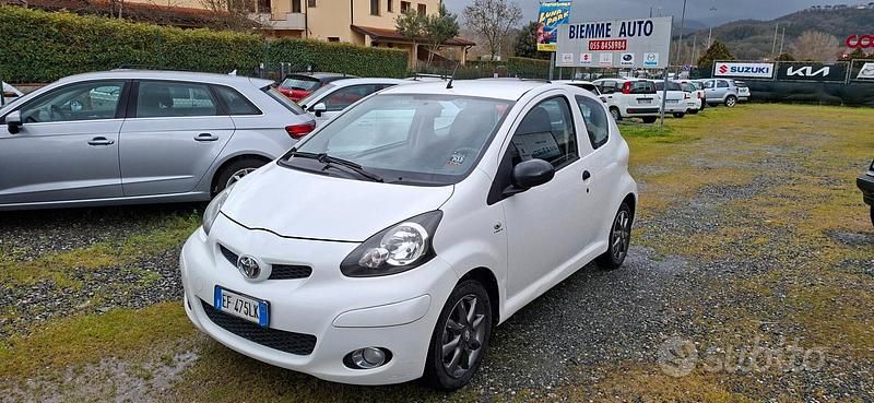 Usata Toyota Aygo Connect Style 68 CV (50 kW) 2011 Bianco Utilitaria
