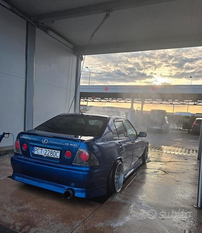 Usata Lexus IS300 213 CV (156 kW) 2003 Blu Berlina