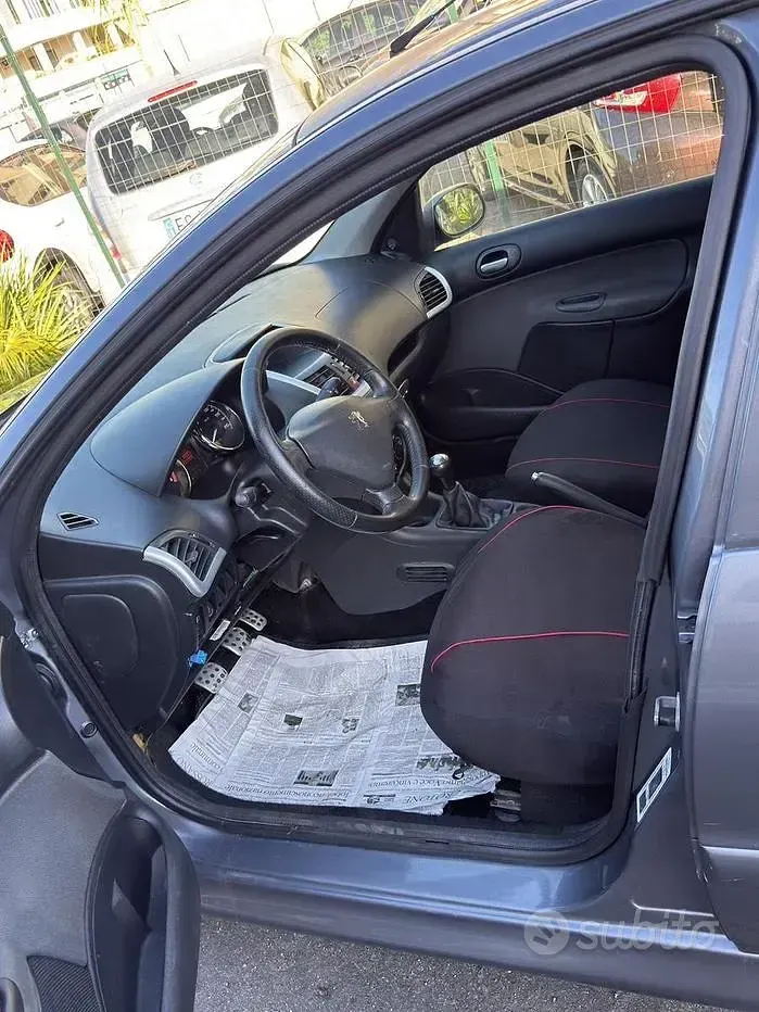 Usata Peugeot 206+ 68 CV (50 kW) 2011 Grigio Utilitaria