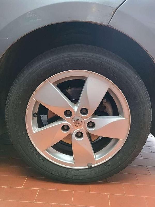 Usata Renault Mégane Dynamique 110 CV (80 kW) 2009 Argento Berlina
