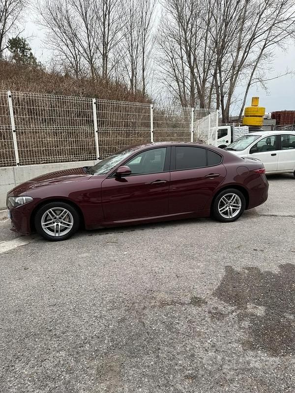 Usata Alfa Romeo Giulia 150 CV (110 kW) 2016 Rosso Berlina