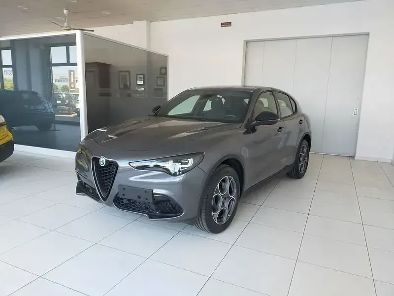 Usata Alfa Romeo Stelvio Sprint 209 CV (153 kW) 2024 Antracite SUV