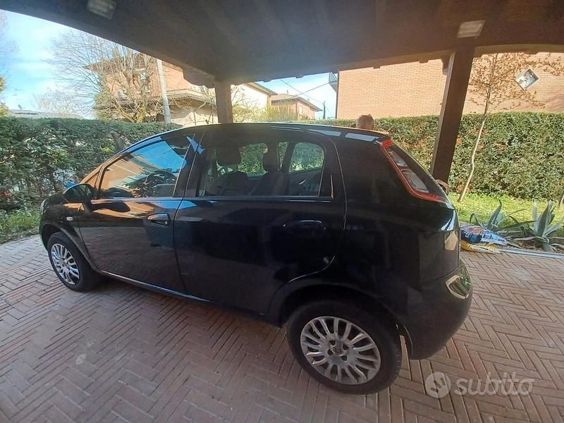 Usata Fiat Punto 77 CV (56 kW) 2012 Nero Utilitaria