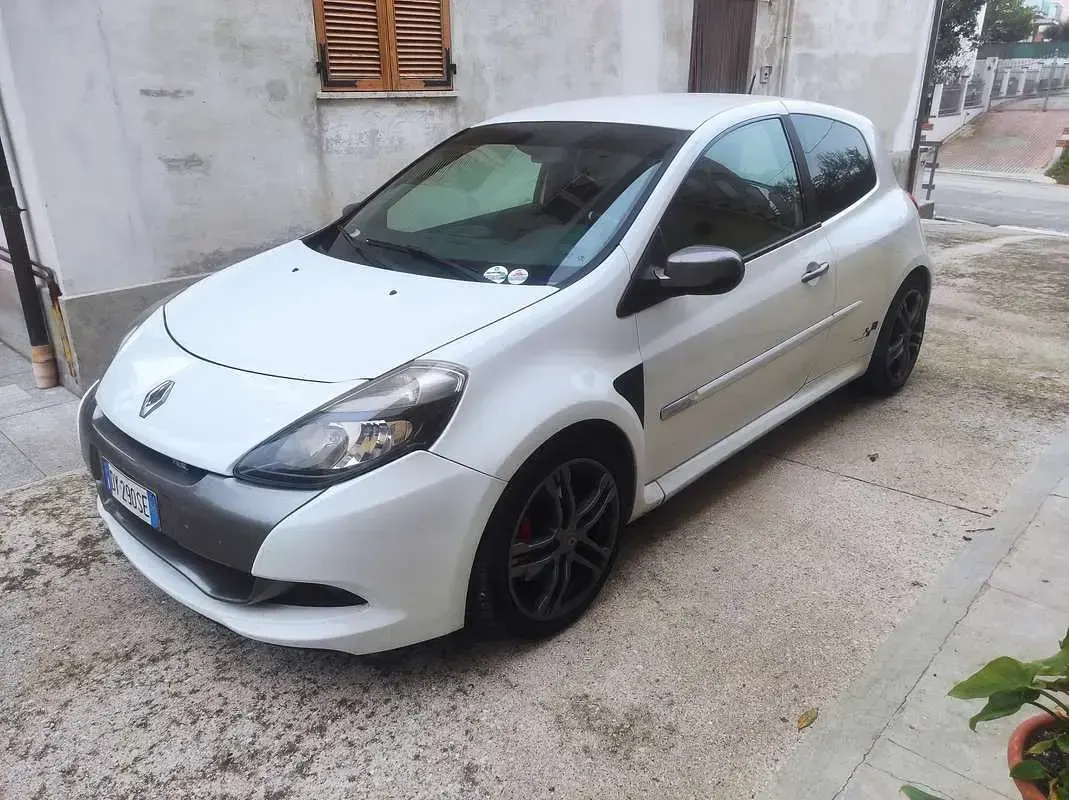 Usata Renault Clio III R.S. 197 CV (144 kW) 2009 Bianco Berlina