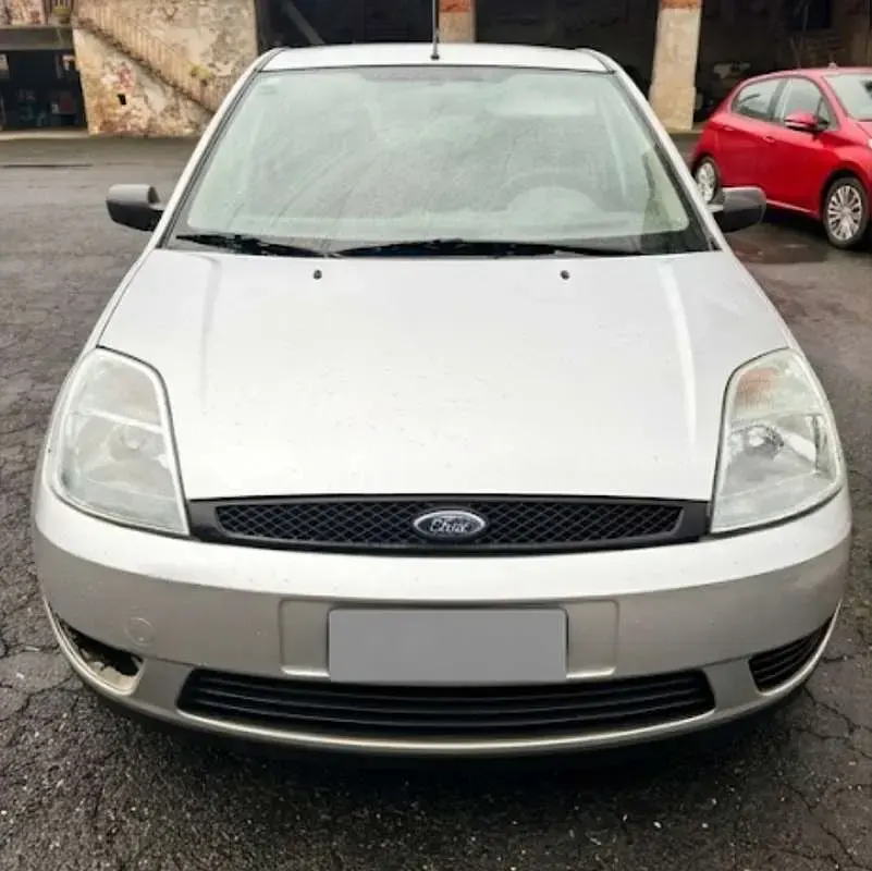 Usata Ford Fiesta Ambiente 75 CV (55 kW) 2003 Argento Utilitaria