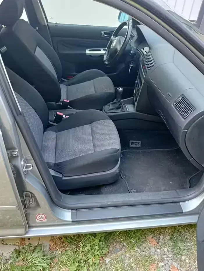Usata VW Golf IV 105 CV (77 kW) 2003 Berlina
