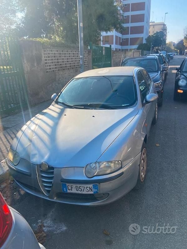 Grigio Usata 2003 Alfa Romeo 147 Due volumi | 1500 € (Ottimo prezzo) - Immagine 1/4