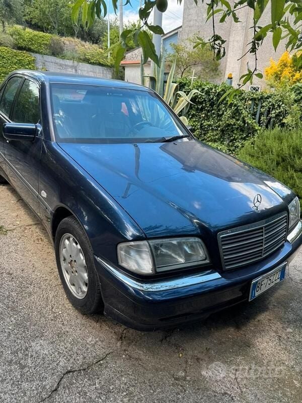 Usata Mercedes C220 150 CV (110 kW) 1999 Blu Berlina