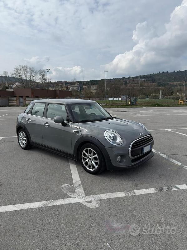 Usata Mini Cooper 116 CV (85 kW) 2018 Grigio Utilitaria