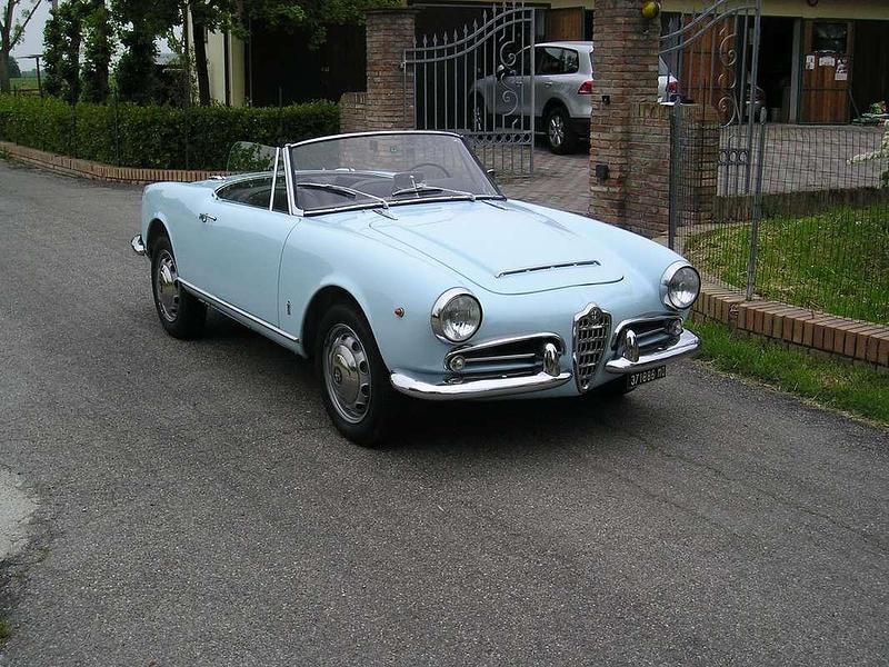 Usata Alfa Romeo Giulia Spider 98 CV (72 kW) 1962 Blu/azzurro Cabrio