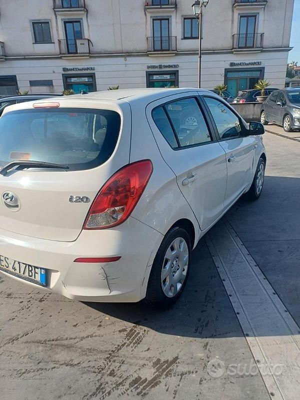 Usata Hyundai i20 Classic 77 CV (56 kW) 2013 Bianco Utilitaria