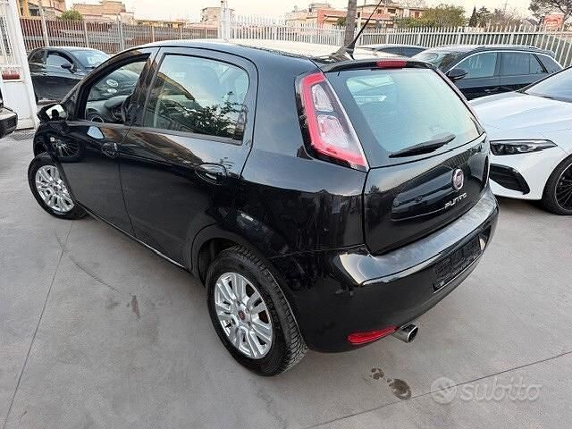 Usata Fiat Punto Lounge 85 CV (62 kW) 2015 Nero Utilitaria