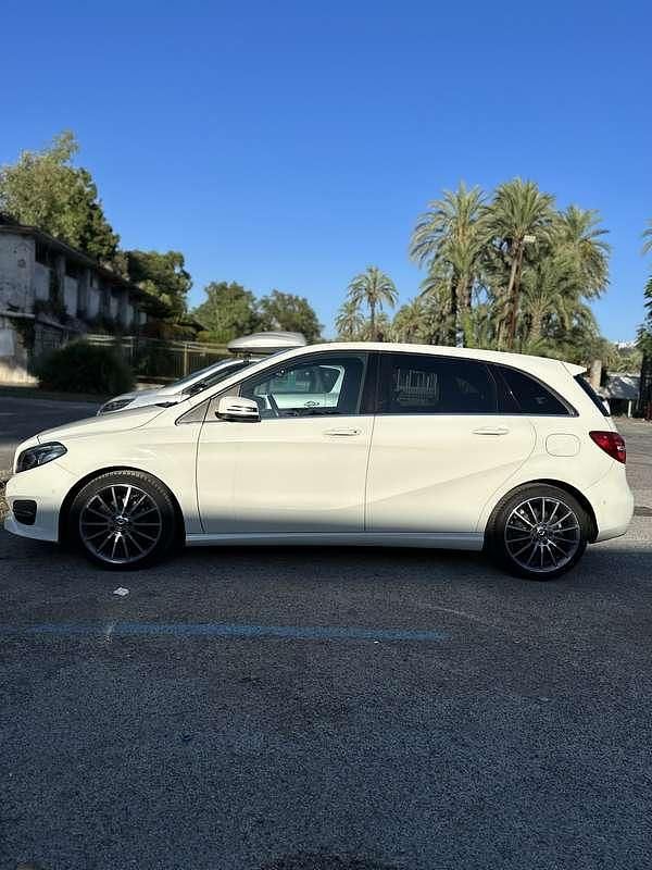 Usata Mercedes 200 156 CV (114 kW) 2017 Bianco Monovolume