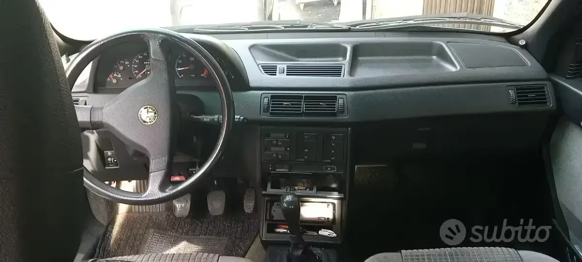 Usata Alfa Romeo 155 126 CV (92 kW) 1992 Grigio Berlina