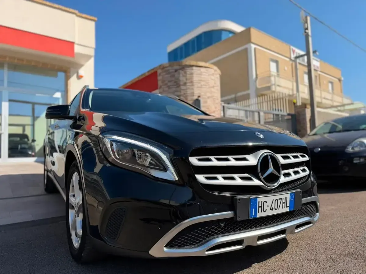 Usata Mercedes GLA180 Urban 109 CV (80 kW) 2018 Nero SUV