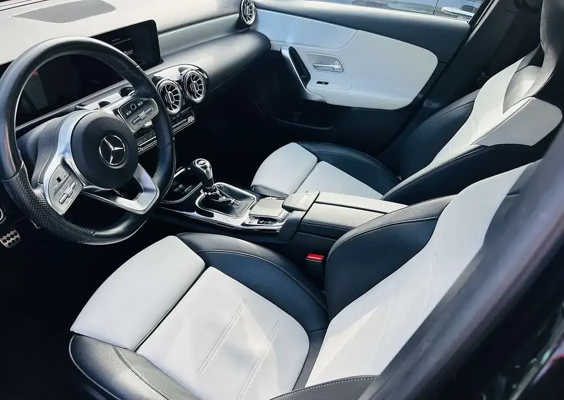 Begagnad Mercedes 180 Premium 116 HK (85 kW) 2019 Svart Sedan