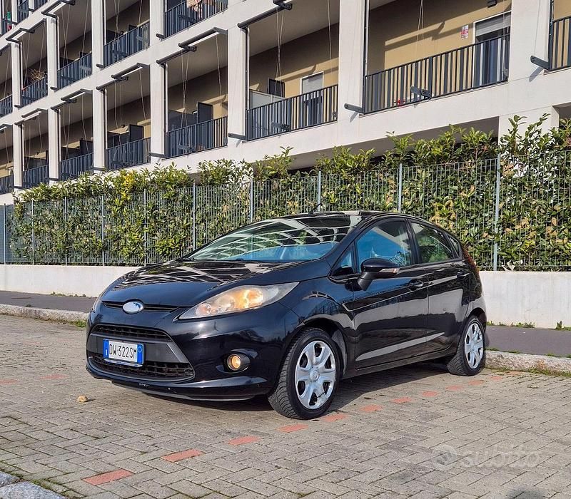 Usata Ford Fiesta 82 CV (60 kW) 2009 Nero Utilitaria