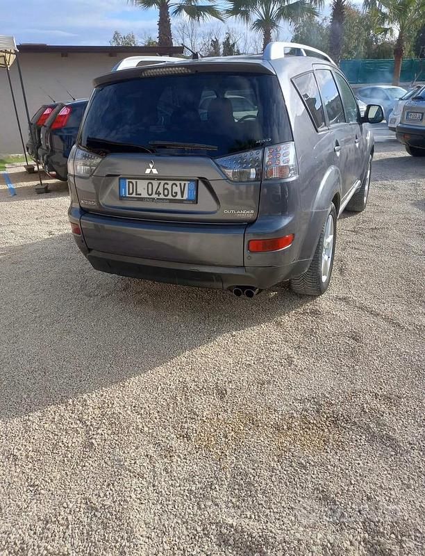 Usata Mitsubishi Outlander Instyle 140 CV (102 kW) 2008 Grigio SUV