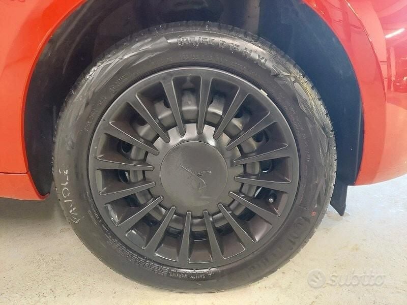 Usata Lancia Ypsilon Silver 69 CV (50 kW) 2022 Rosso Utilitaria