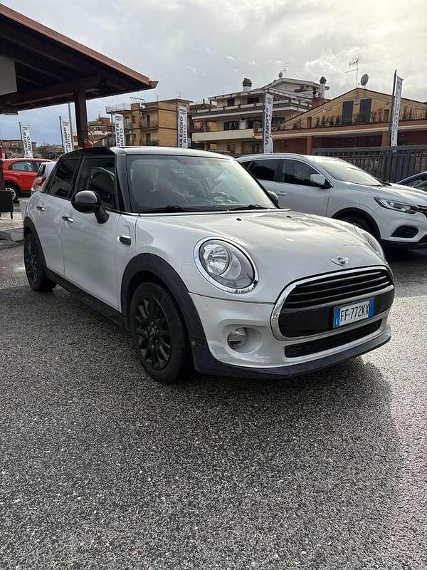 Usata Mini Cooper D Hype 116 CV (85 kW) 2016 Argento Utilitaria