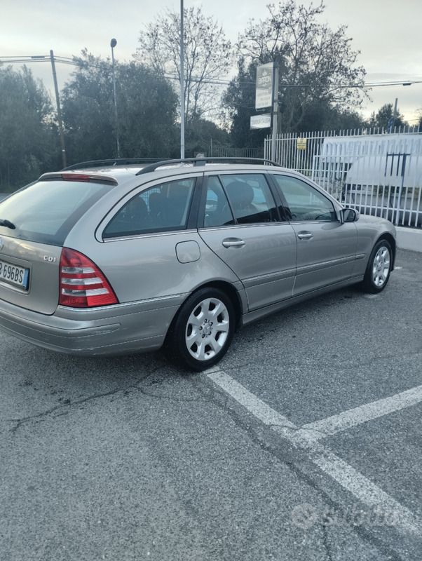 Usata 2006 Mercedes 220 Station wagon | 2850 € - Immagine 1/4